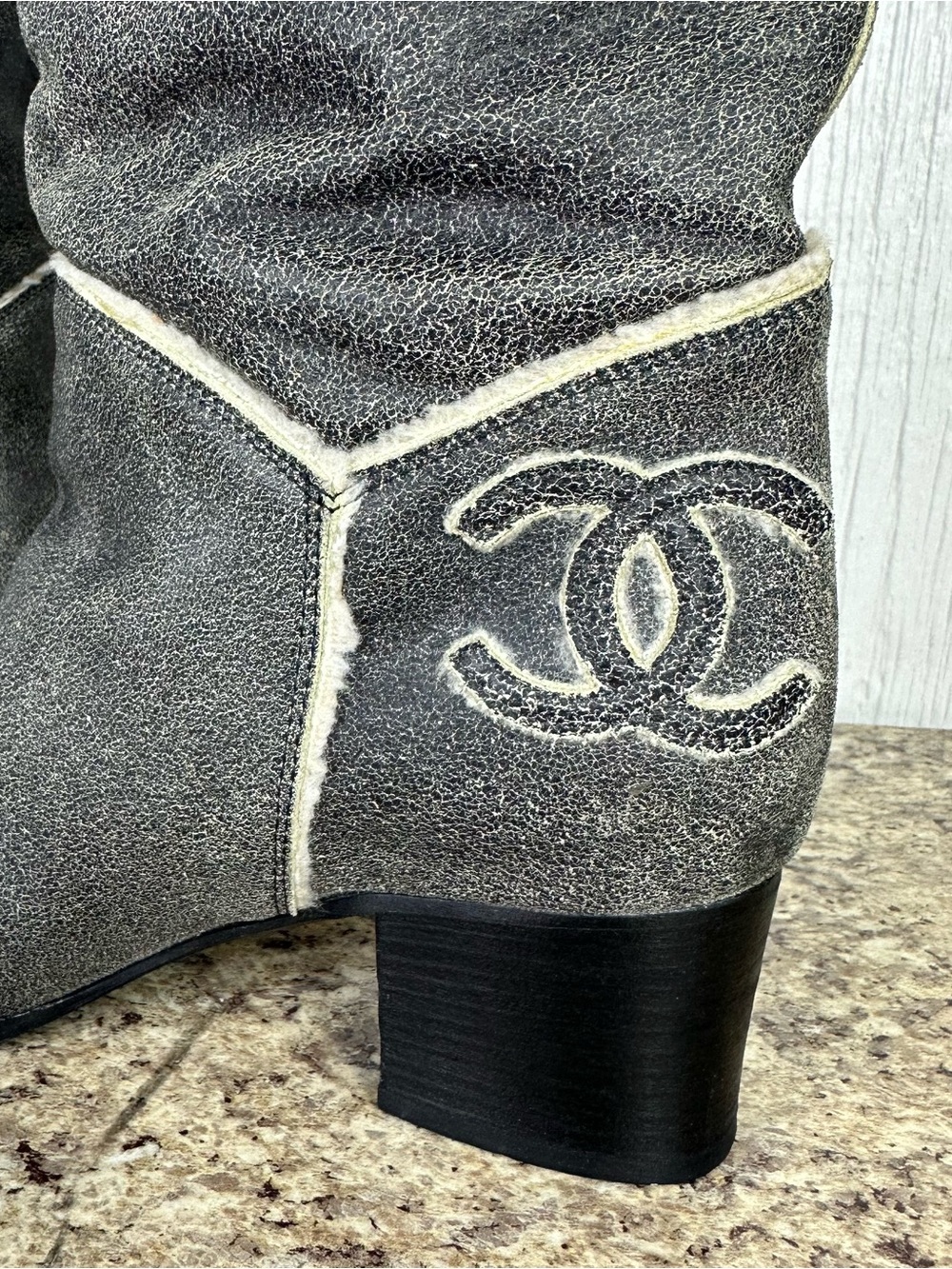 CHANEL Shearling Boots
Grey Distressed Leather 37.5 - Picture 4 of 15